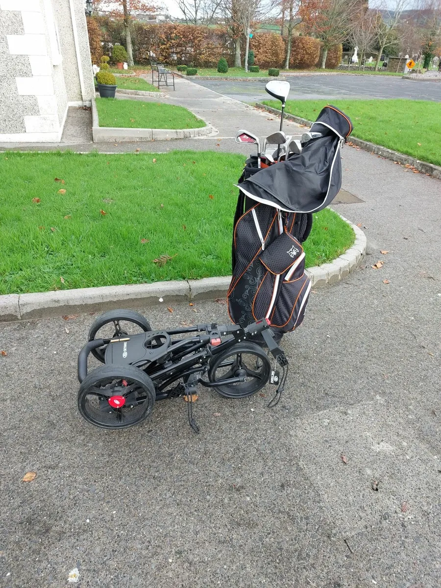 Golf set with trolley - Image 1