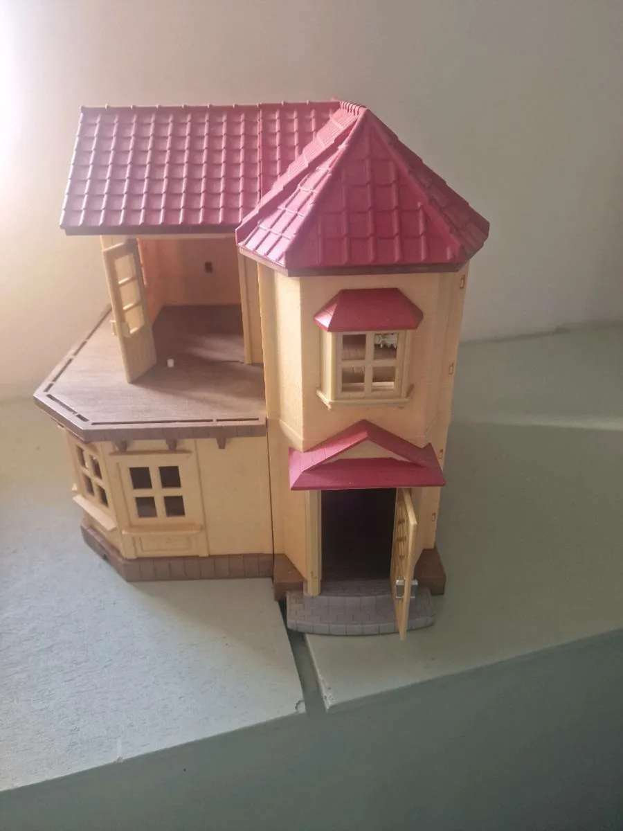 Sulvnian family's - Image 1