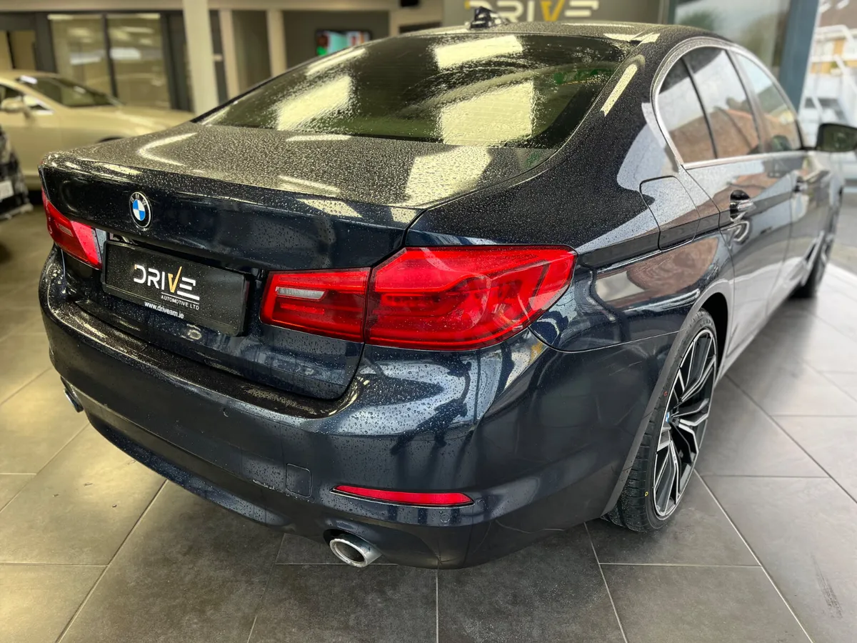 BMW 5-Series 2017 520d Luxury - Image 4