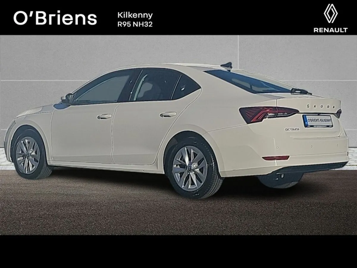Skoda Octavia AMBITION 2.0 TDI 115 BHP 4DR *1 OWNE - Image 3