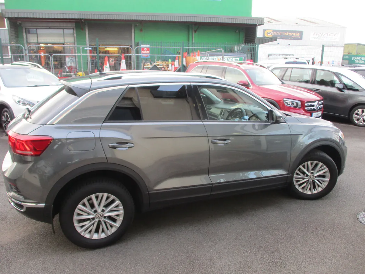 Volkswagen T-Roc 1.0TSI  DESIGN  2019 - Image 4