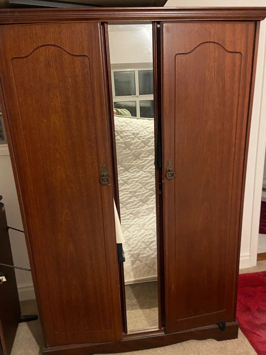 Bedroom furniture - Image 1