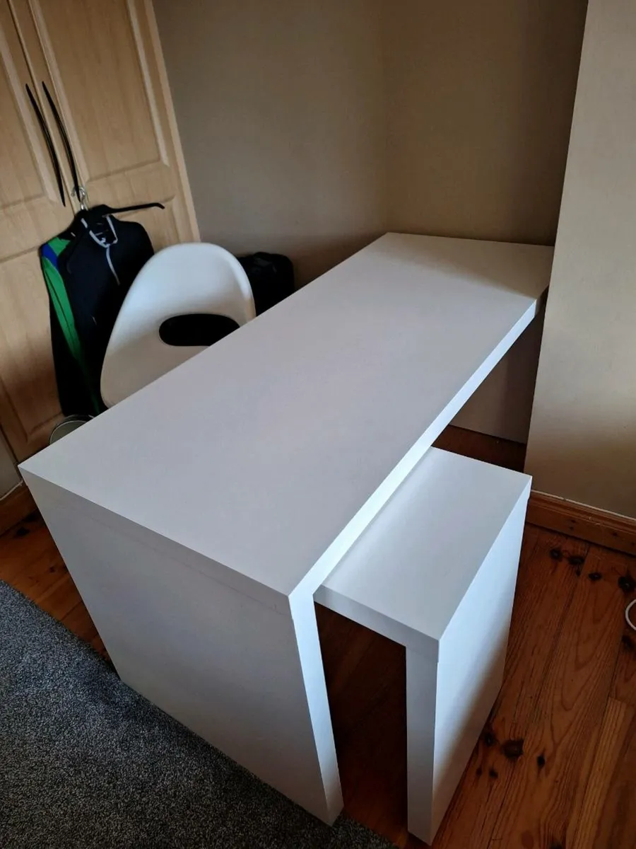 White desk with chair - Image 2