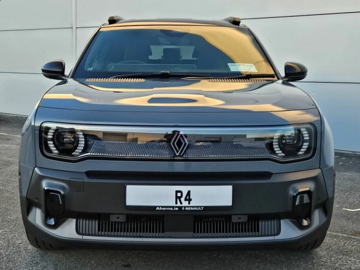 Renault 4 Iconic 52Kw 150hp EV - Image 2