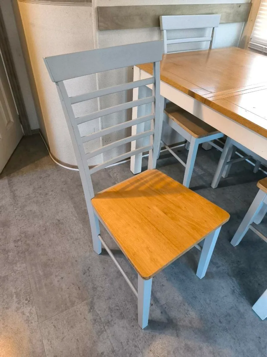 Kitchen table and chairs - Image 2