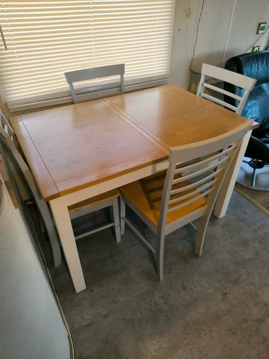 Kitchen table and chairs - Image 3