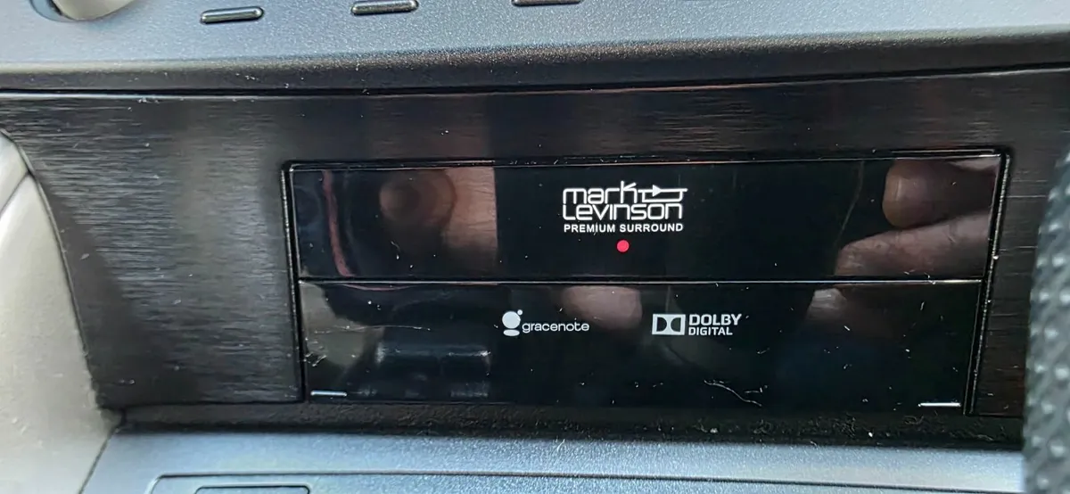 Lexus IS 300h f- sport 2016 - Image 4