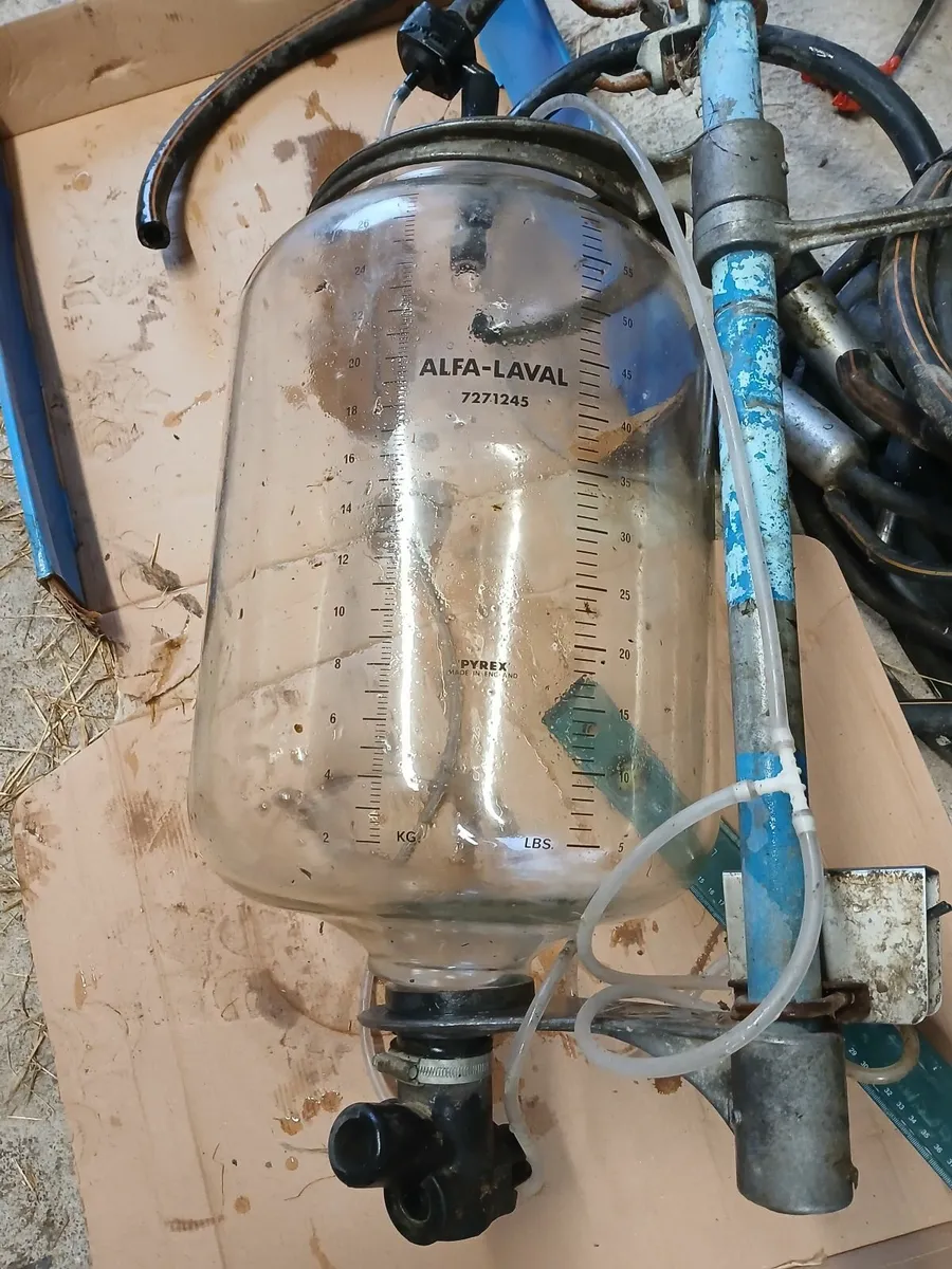 10 unit milking parlour for parts - Image 1