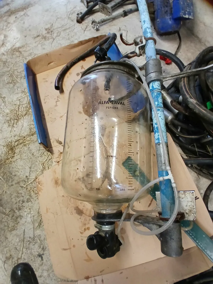 10 unit milking parlour for parts - Image 2