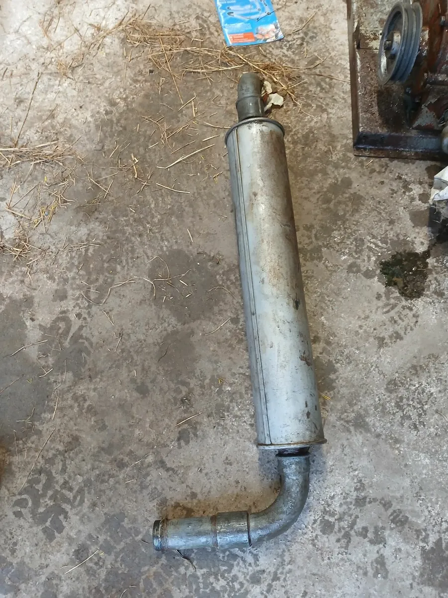 10 unit milking parlour for parts - Image 4