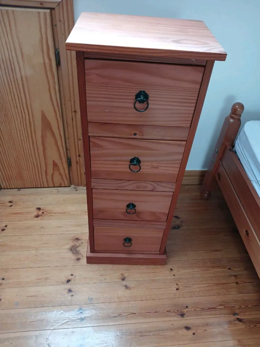 Chest of drawers