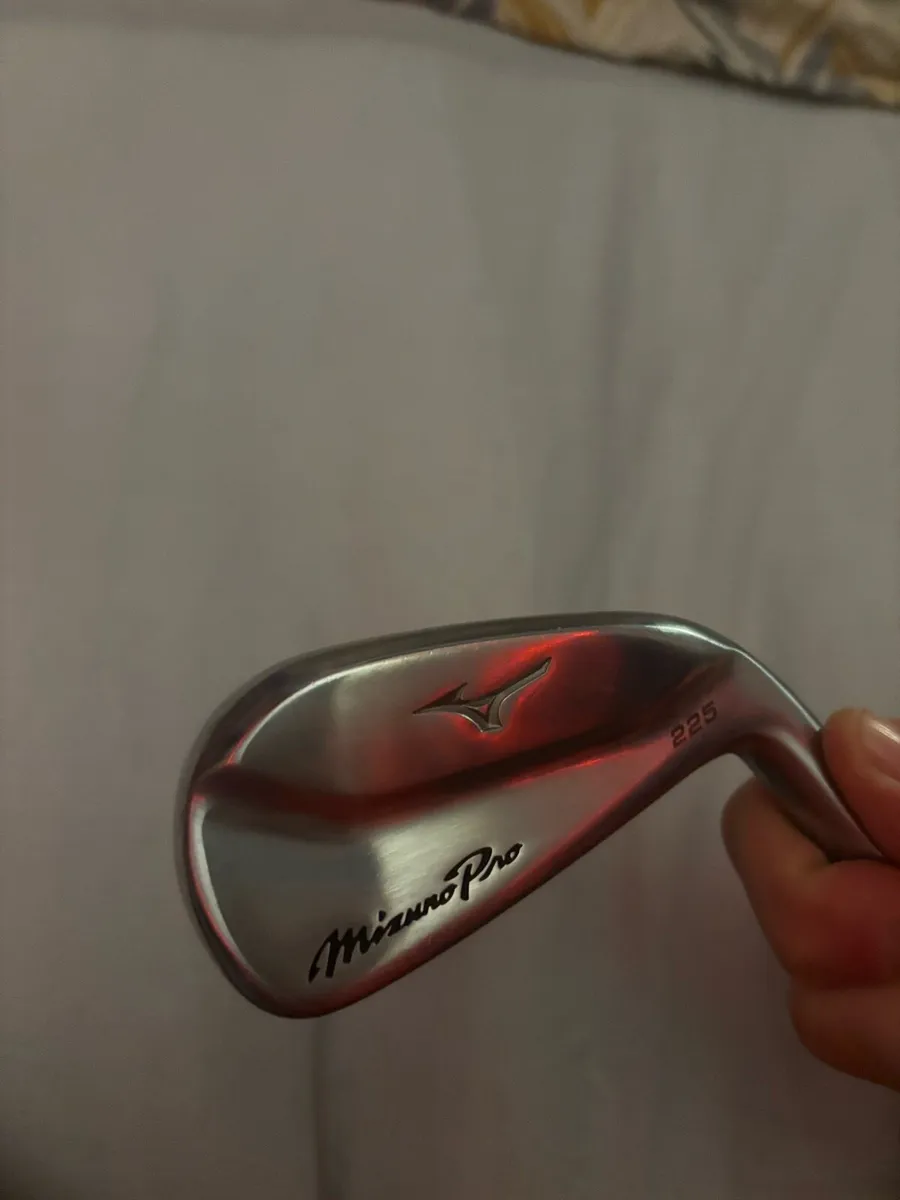 Mizuno 225 Driving Iron (2) Stiff Flex - Image 1
