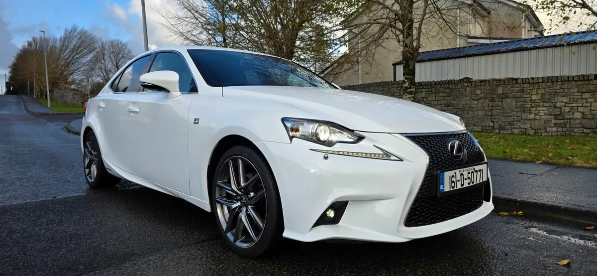 Lexus IS 300h f- sport 2016 - Image 1