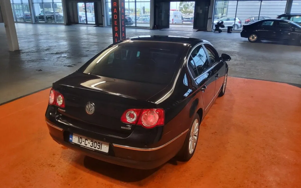 Volkswagen Passat 1.6 TDI BLUEMOTION HIGHLINE - Image 2