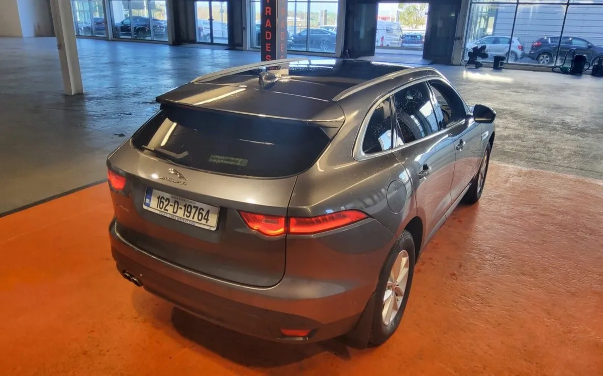 Jaguar F-Pace 2.0 i4 D 180PS Portfolio Auto 4WD - Image 3