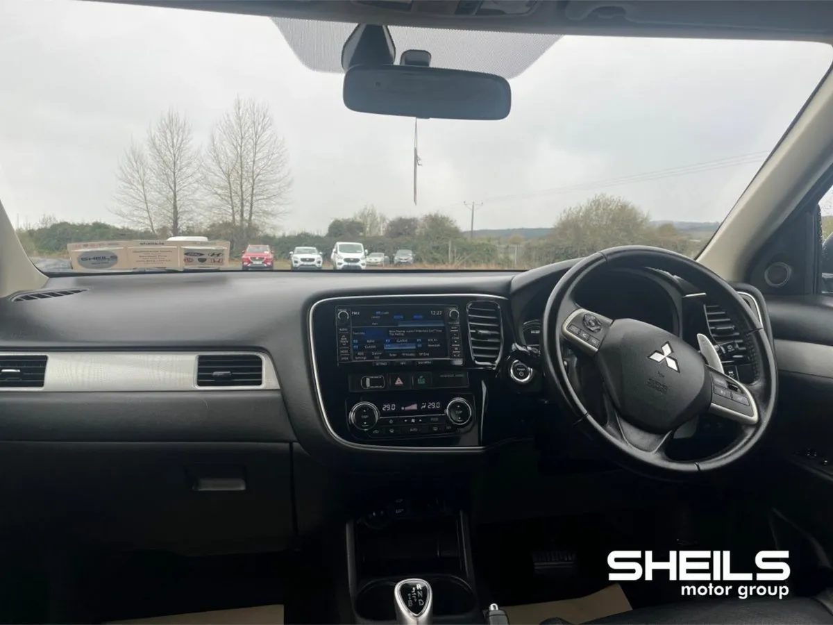 Mitsubishi Outlander PHEV Intense+ - Image 3