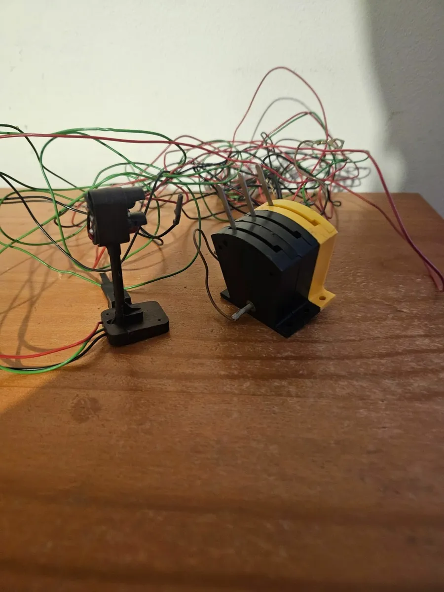 Hornby OO Gauge Signal & Switches - Image 1