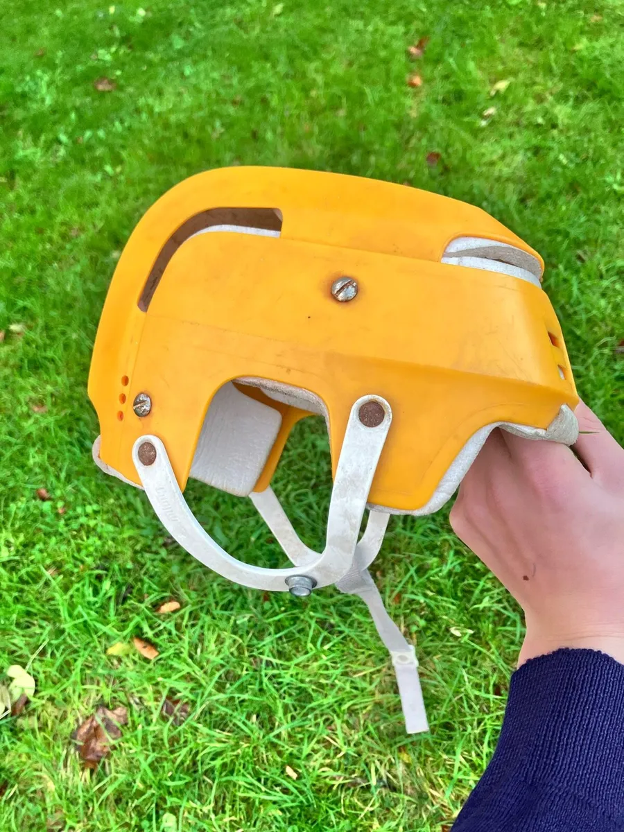 Oldstyle hurling helmet - Image 3