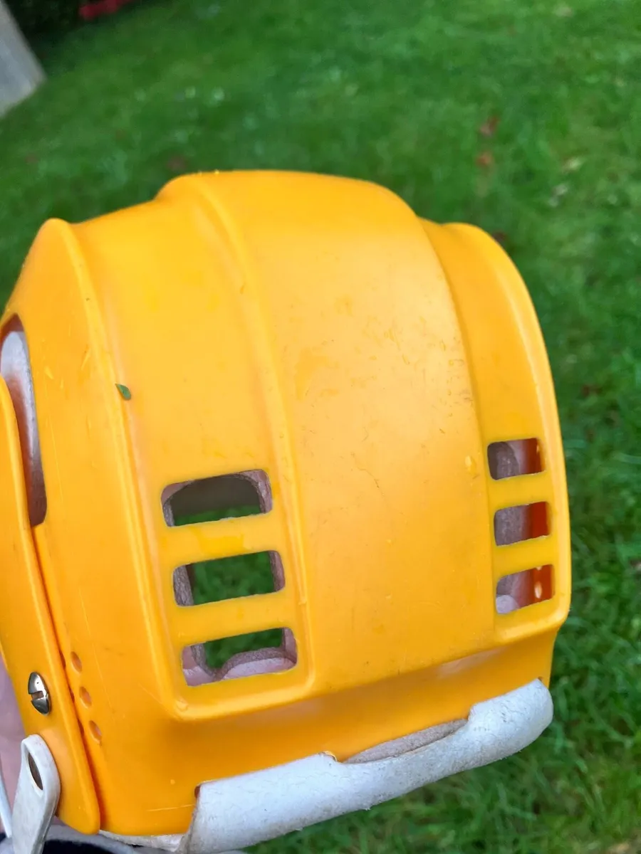 Oldstyle hurling helmet - Image 4