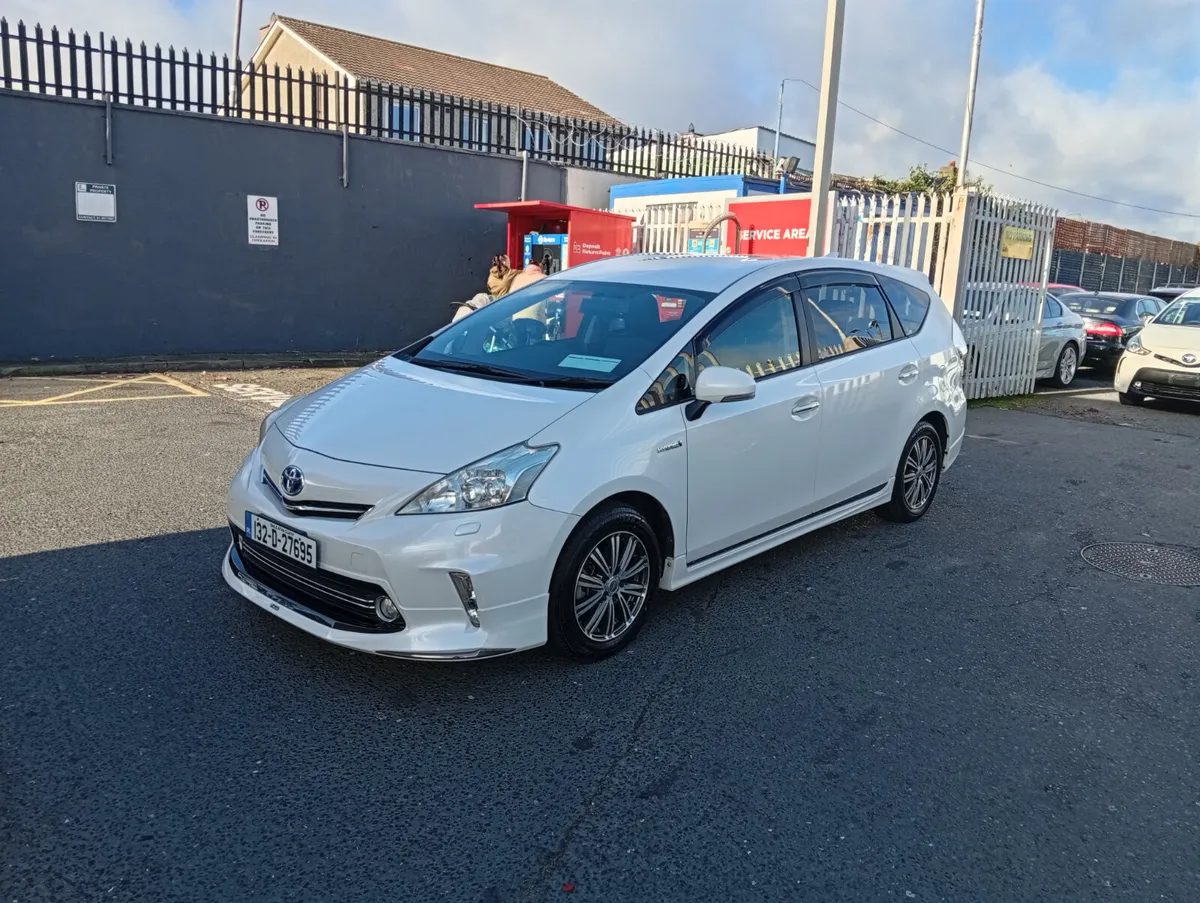 Toyota Prius g spec 7 seater leather f leather - Image 3