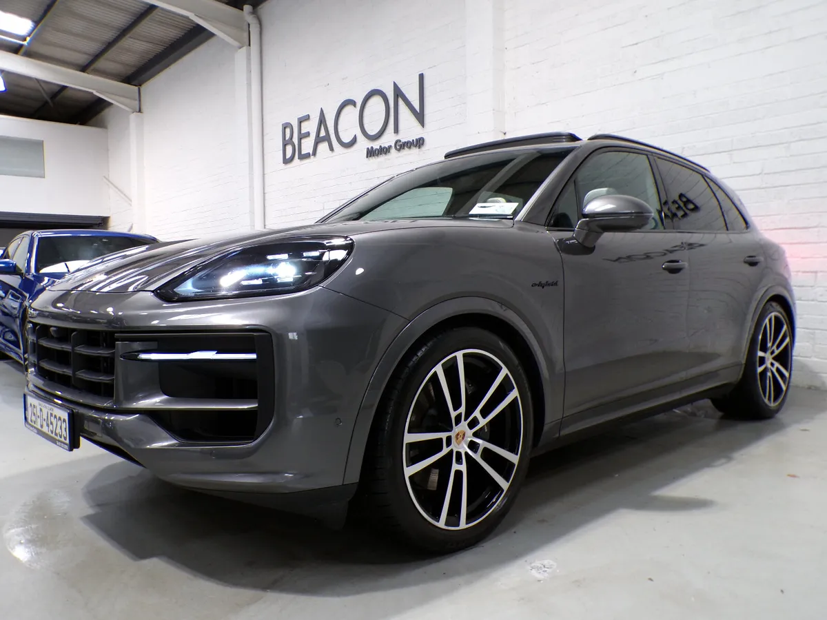 2025 PORSCHE CAYENNE 3.0 V6 BLACK PACK E-HYBRID 5D - Image 4