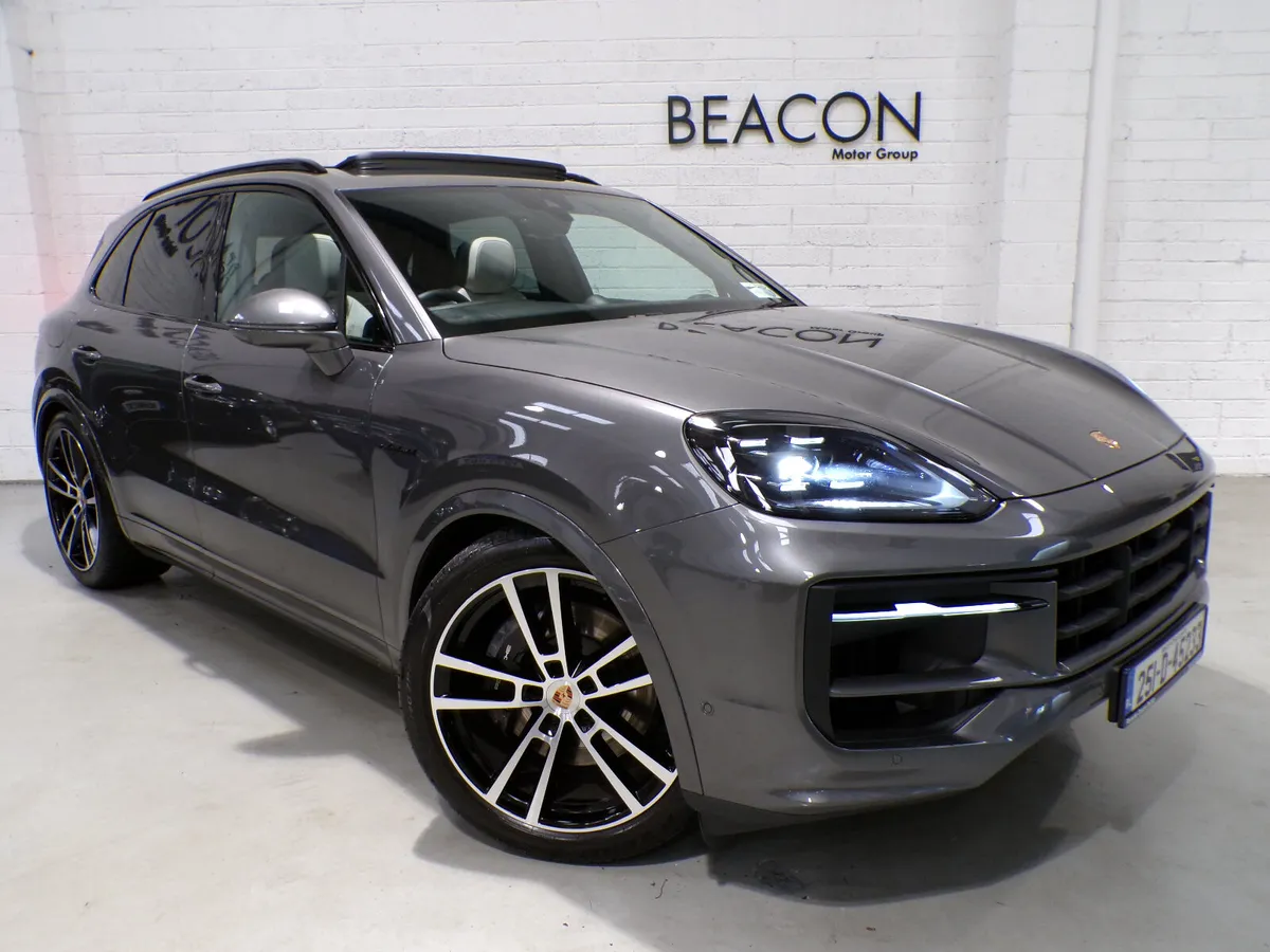 2025 PORSCHE CAYENNE 3.0 V6 BLACK PACK E-HYBRID 5D - Image 1