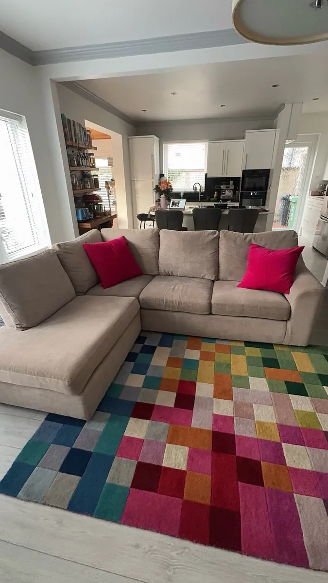 Corner suite for sale - Image 1