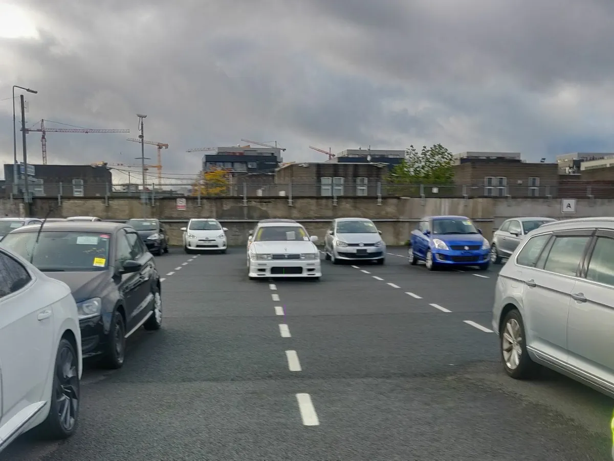 Nissan Laurel C33 1991 - Image 2