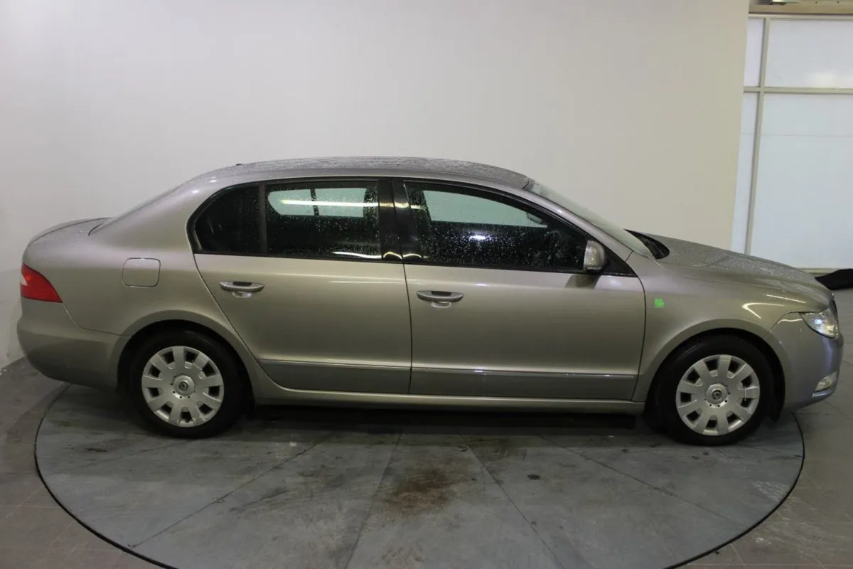 Skoda Superb Comfort GL 1.6tdi 105HP - Image 3