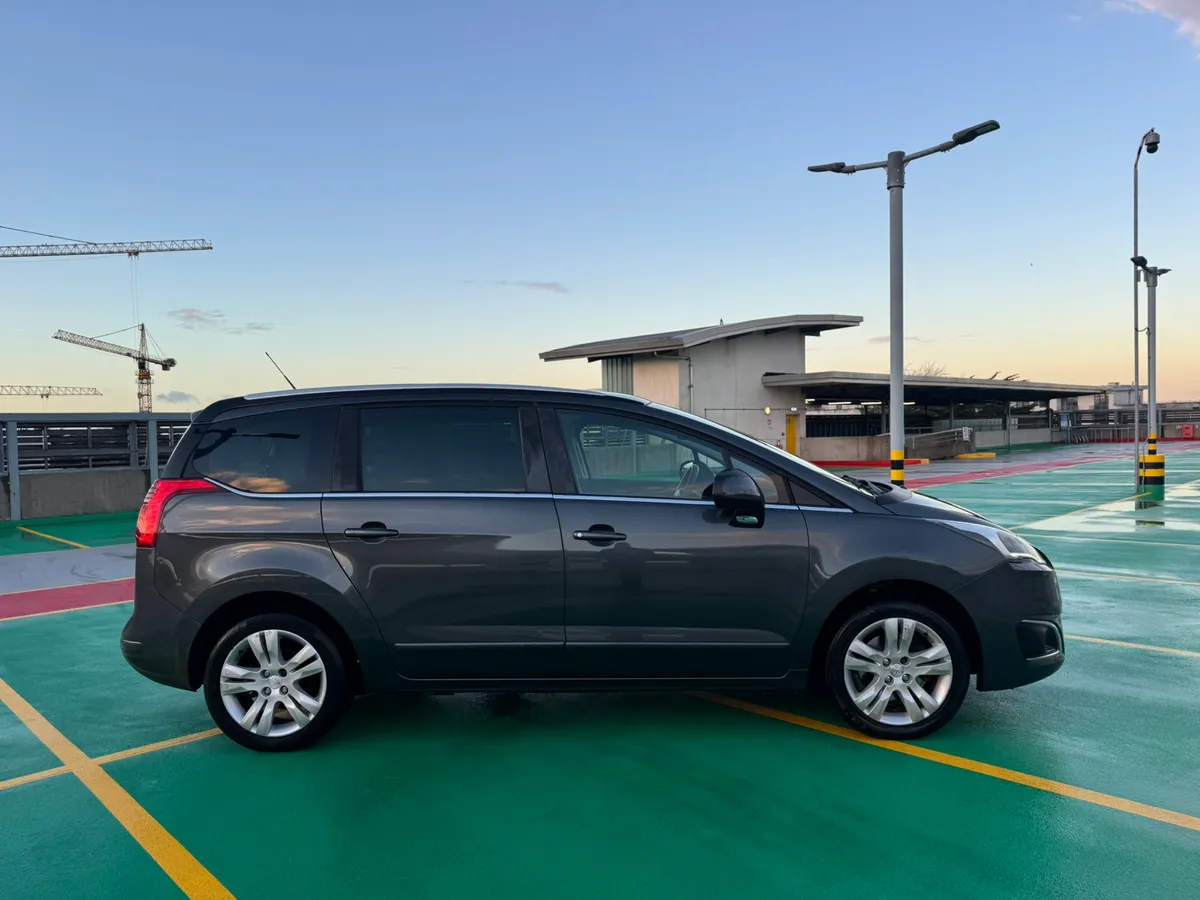 161 PEUGEOT 5008 VERY HIGH SPEC 7 SEATER - Image 4
