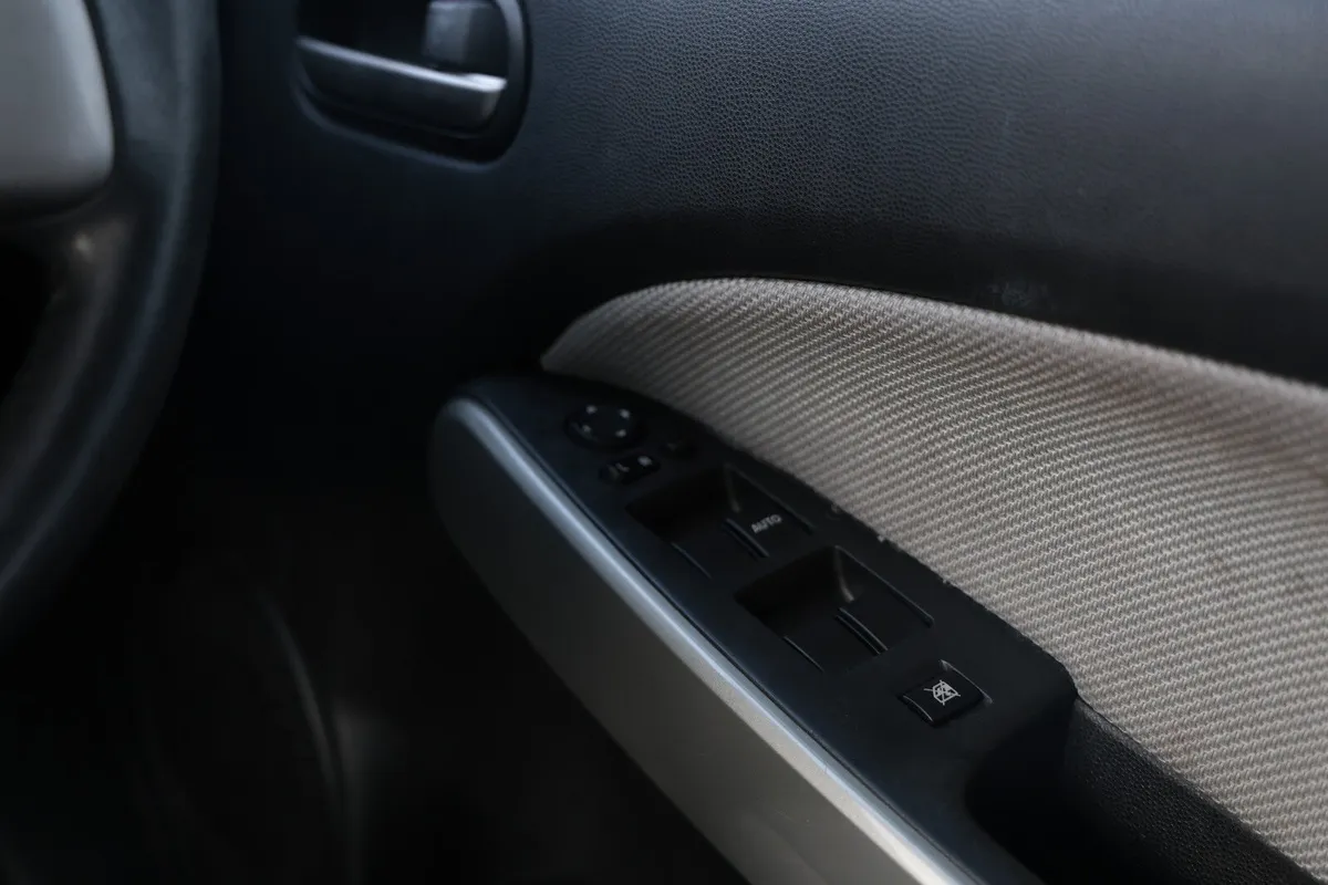 MAZDA DEMIO 2010  White - Image 15