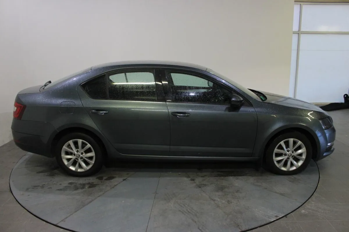 Skoda Octavia Ambition 2.0tdi 150HP - Image 3