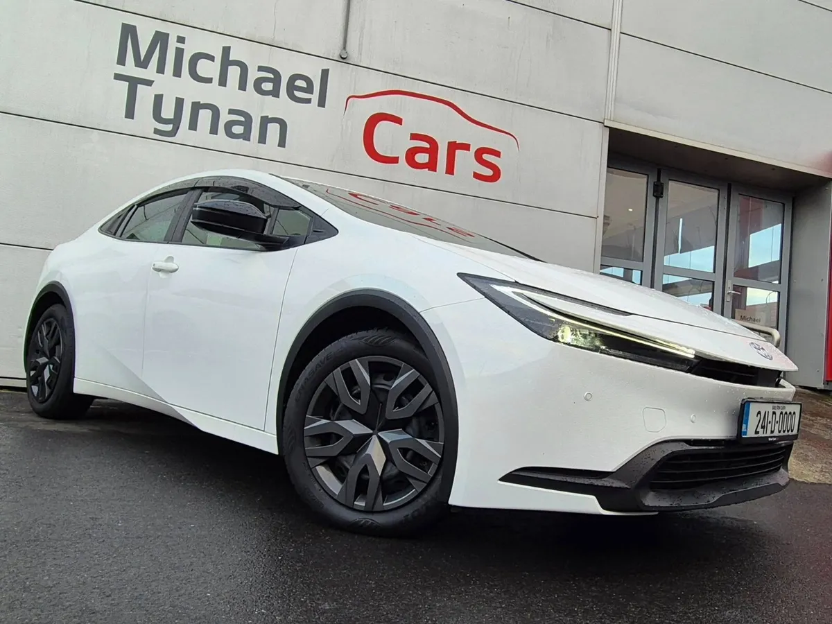 2024 Toyota Prius Hybrid, Auto, CarPlay, Camera - Image 2