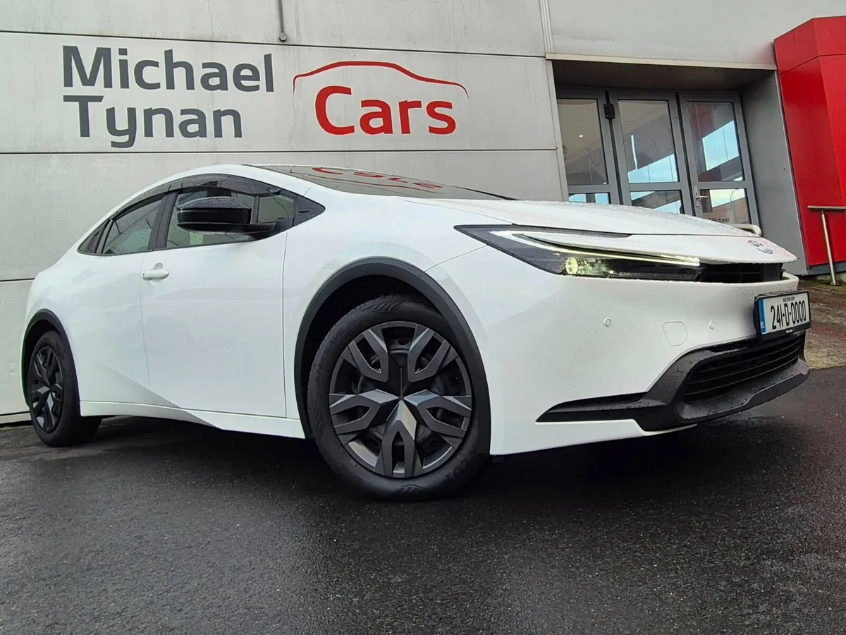 2024 Toyota Prius Hybrid, Auto, CarPlay, Camera - Image 4