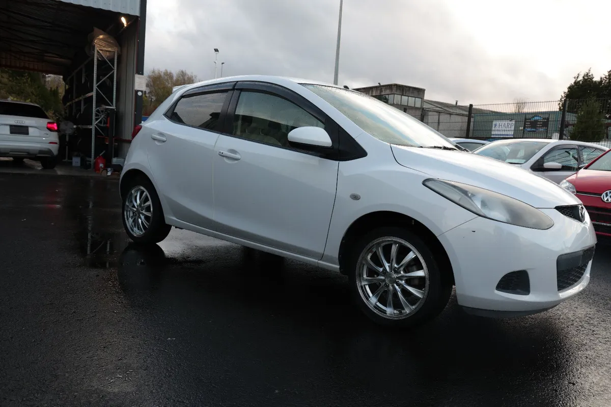MAZDA DEMIO 2010  White - Image 2