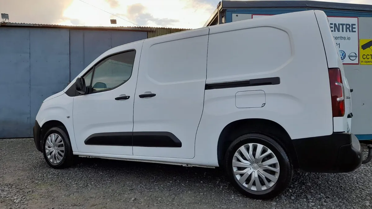 211 Peugeot Partner 1.5 blue hdi 100 pro LWB - Image 3