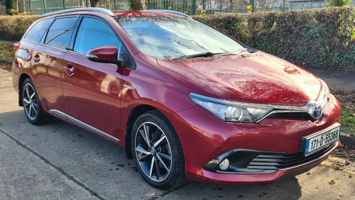 171 Toyota Auris Hybrid Automatic NCT and Tax - Image 1