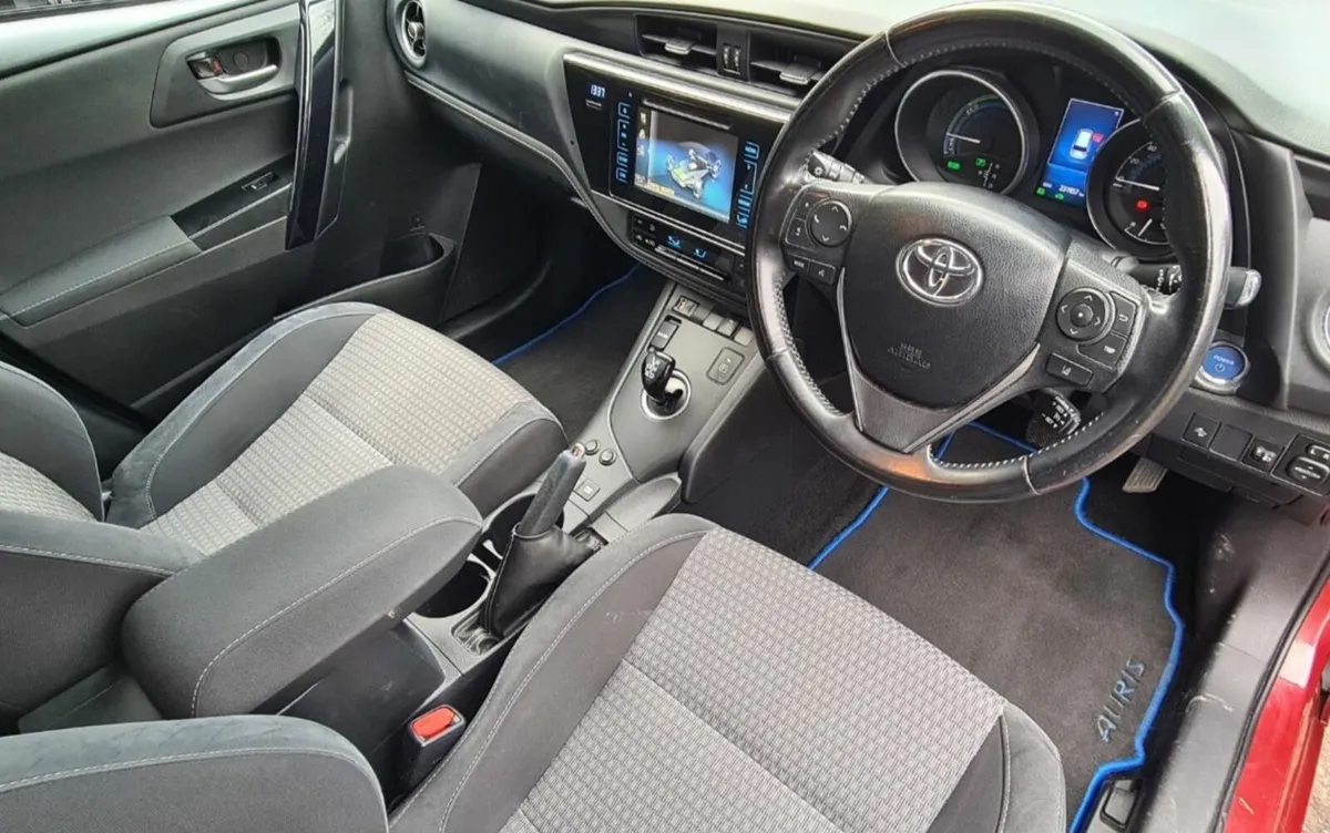 171 Toyota Auris Hybrid Automatic NCT and Tax - Image 2