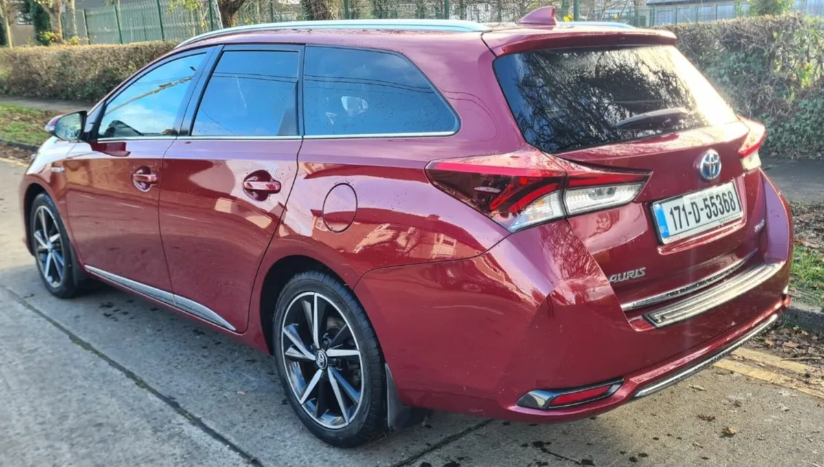171 Toyota Auris Hybrid Automatic NCT and Tax - Image 3