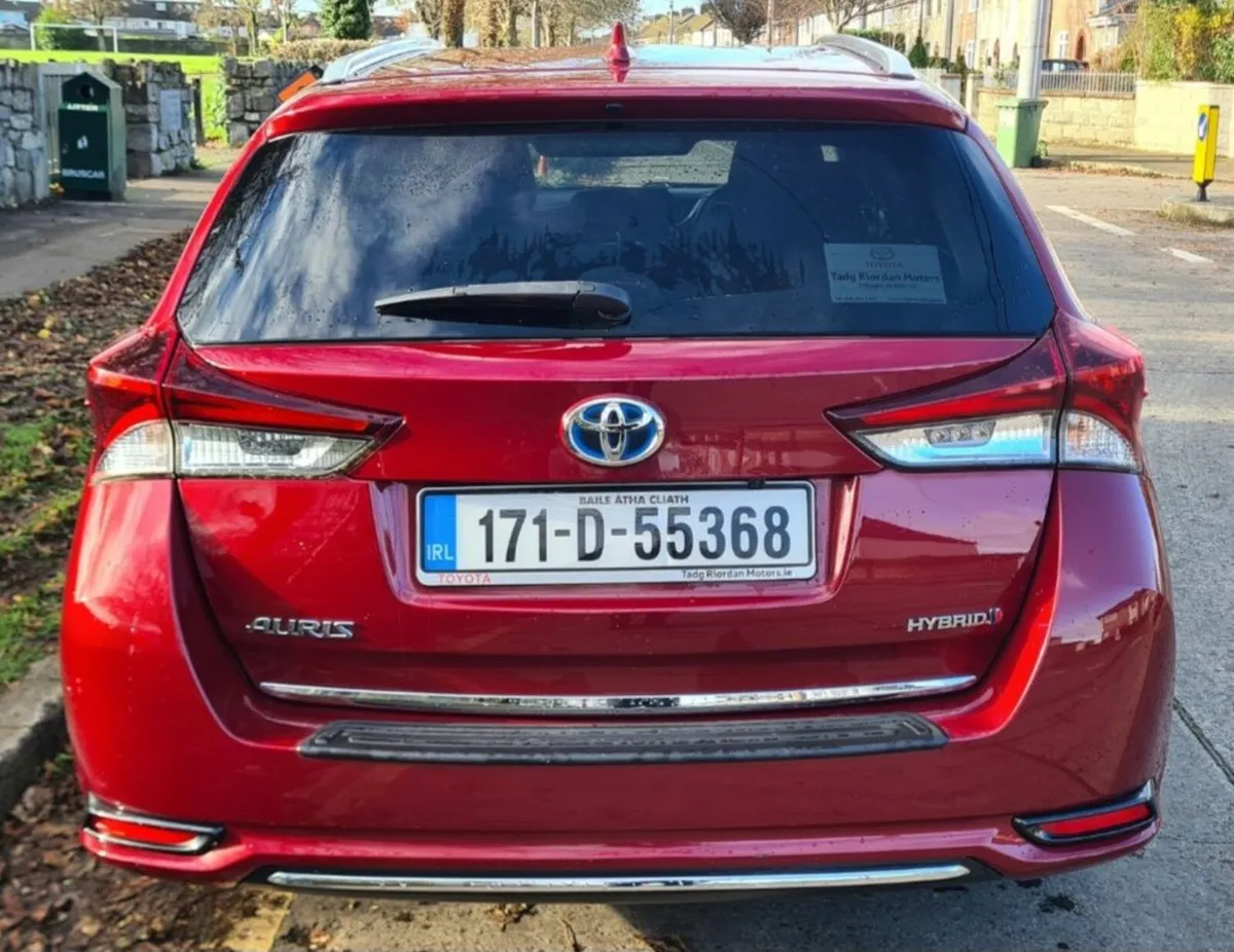 171 Toyota Auris Hybrid Automatic NCT and Tax - Image 4