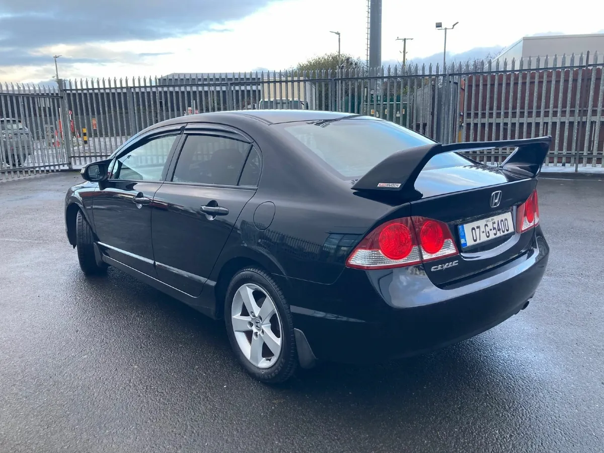 Honda Civic 2007 - Image 2