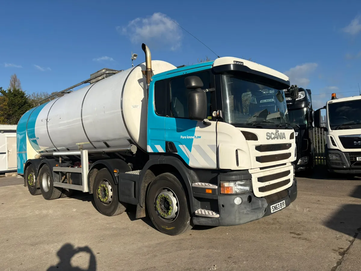 SCANIA P360 20000LITRE WATER TANKER - Image 3