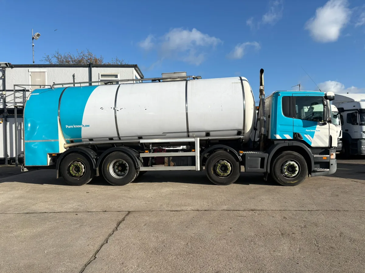 SCANIA P360 20000LITRE WATER TANKER - Image 1