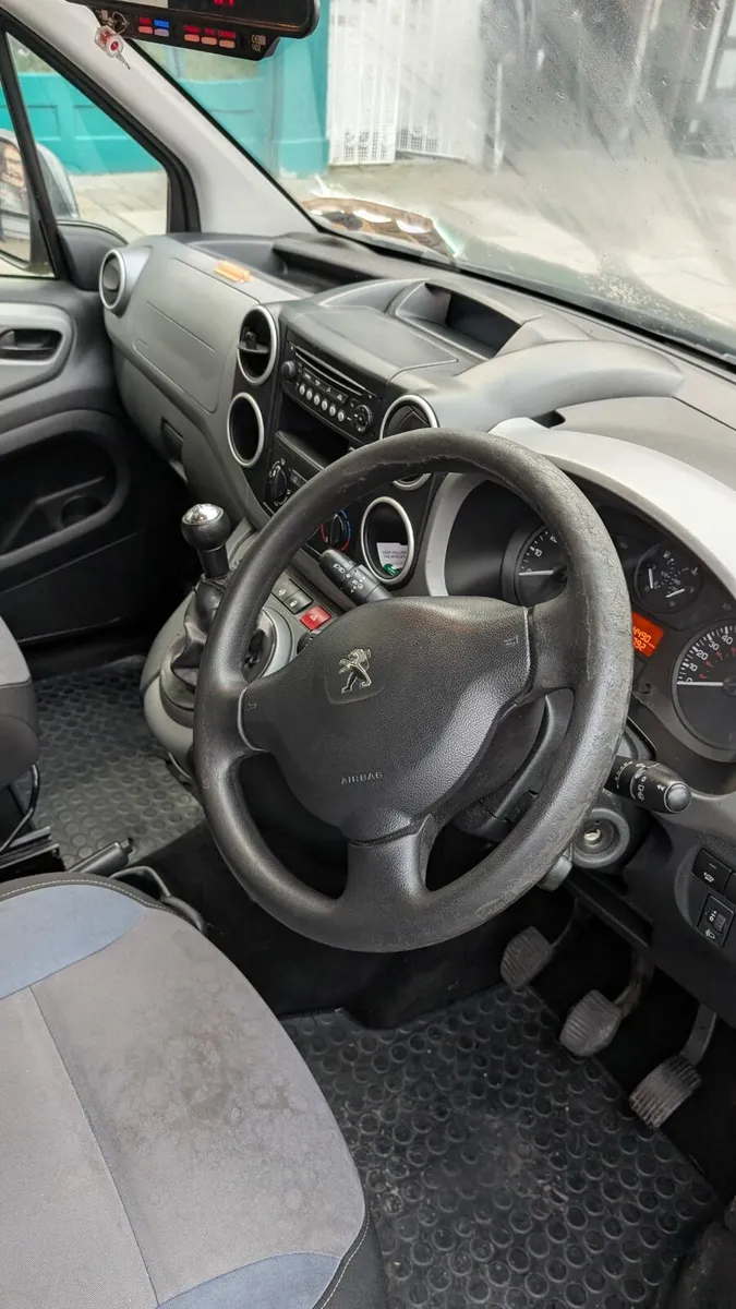 Taxi for rent - Image 4