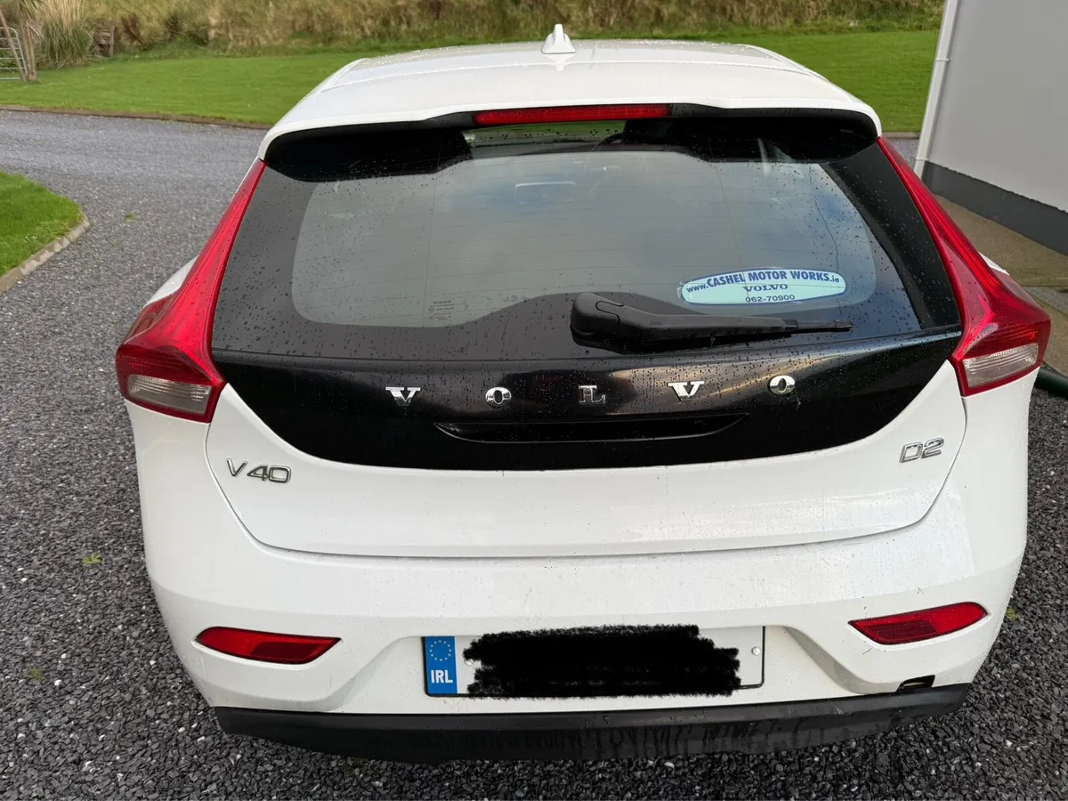 Volvo V40 - Image 1