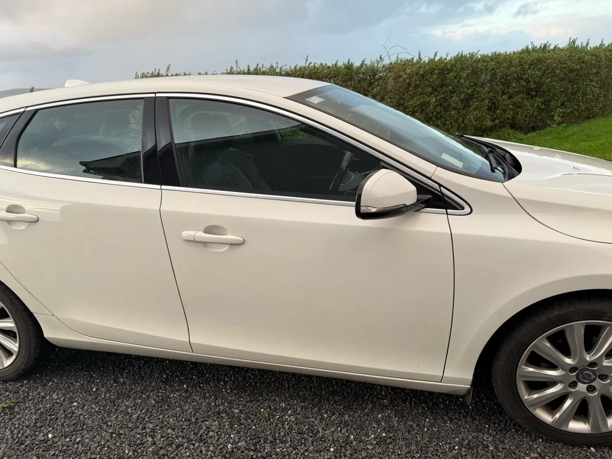 Volvo V40 - Image 3