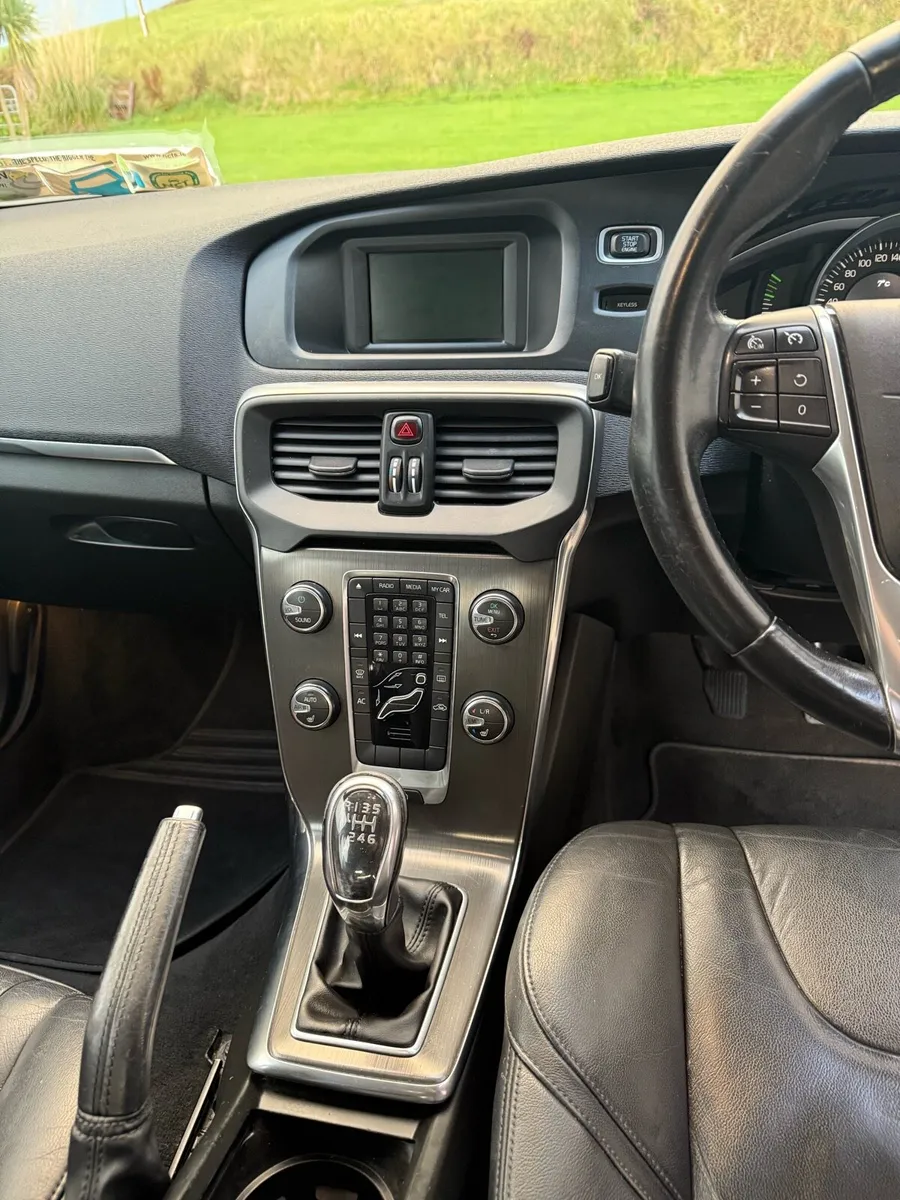 Volvo V40 - Image 4