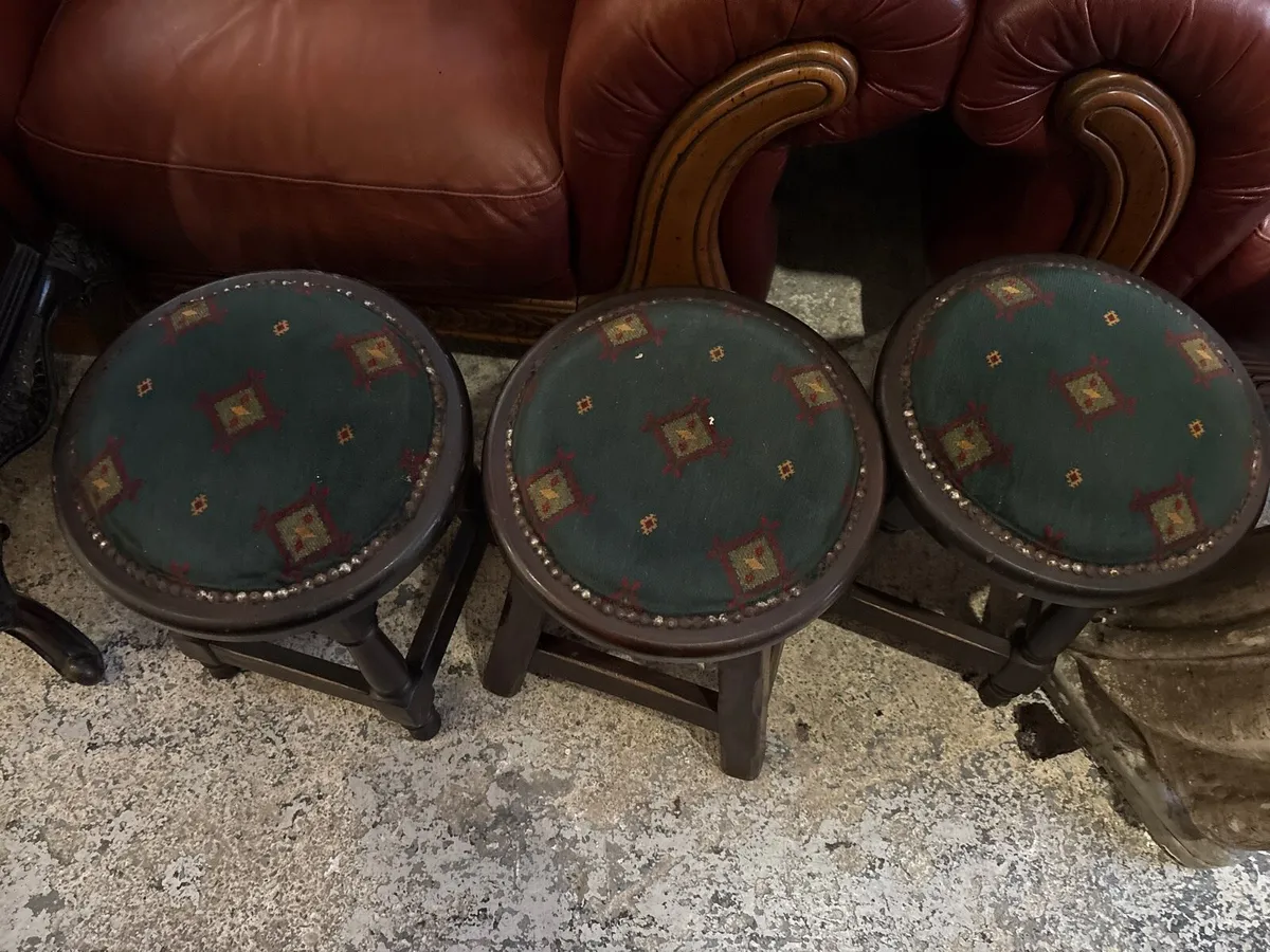 3 matching  bar stools - Image 2