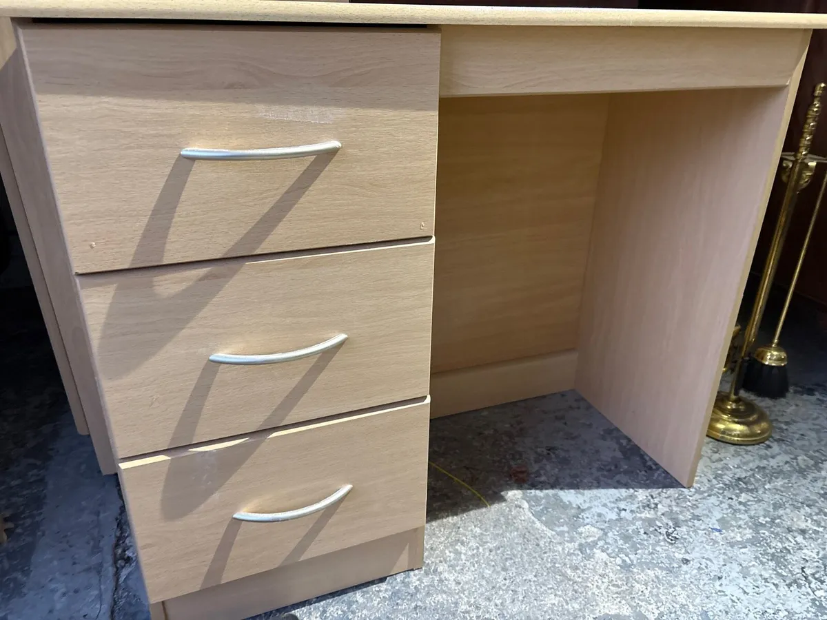 Meet home office desk