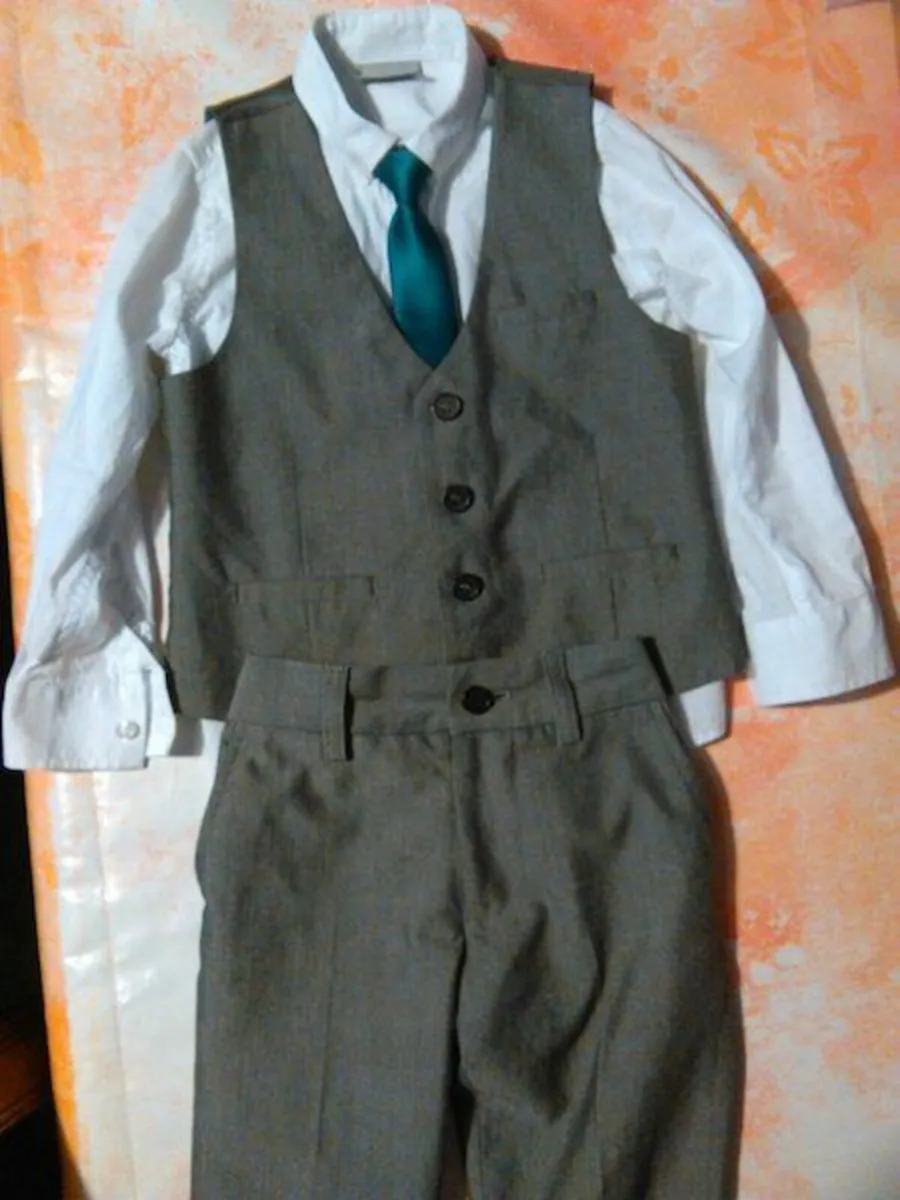 Next Signature boy communion suit size 4-5 years - Image 3